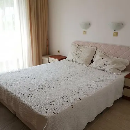 In Diamond St Vlas شقة *